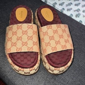 Gucci Angelina GG supreme platform Slide sandal